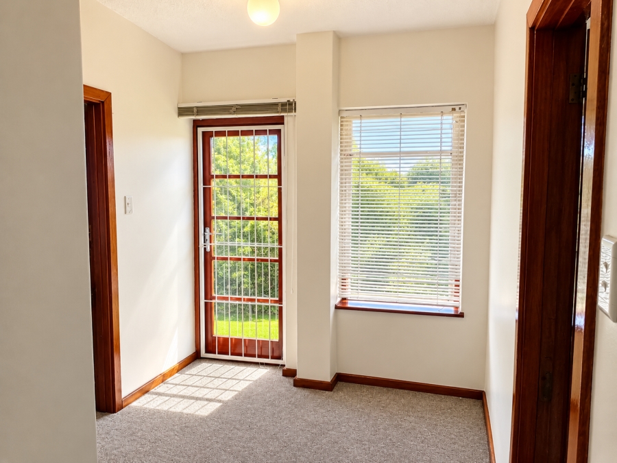 To Let 2 Bedroom Property for Rent in Beacon Bay Eastern Cape